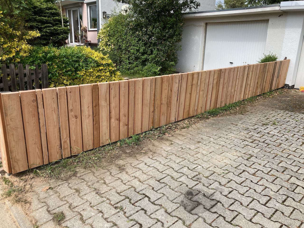 Verspielter Zaun aus Lärche